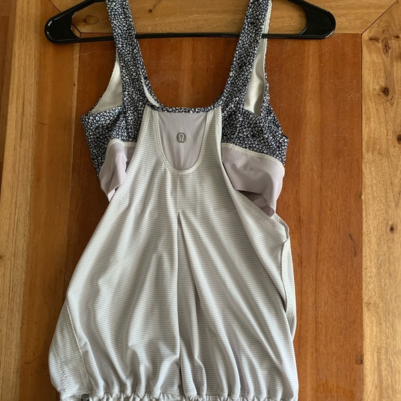 Lululemon tank top size 4 - Picture 4 of 11